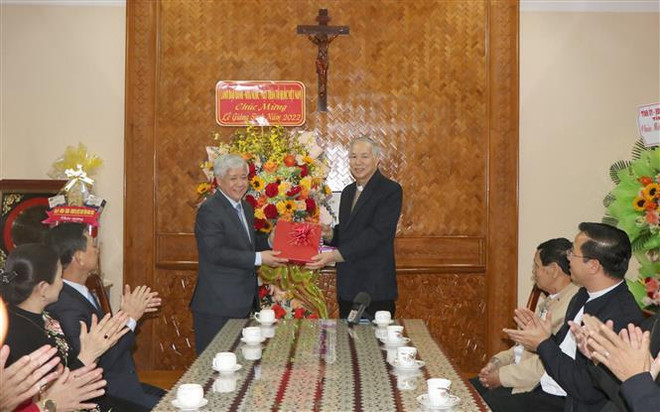 Frente de la Patria de Vietnam saluda a sacerdotes por Navidad ảnh 1 Frente de la Patria de Vietnam saluda a sacerdotes por Navidad ảnh 1