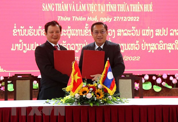Provincias vietnamitas y laosianas fomentan cooperación ảnh 2