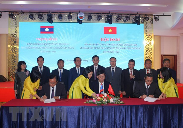 Provincias vietnamitas y laosianas fomentan cooperación ảnh 1
