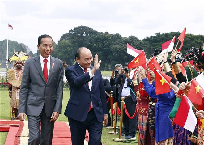 Ceremonia oficial de bienvenida al presidente vietnamita en Indonesia ảnh 2 Ceremonia oficial de bienvenida al presidente vietnamita en Indonesia ảnh 2