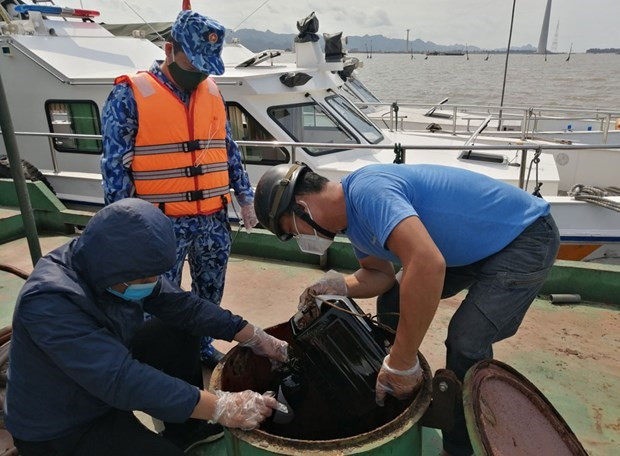 Vietnam: Detienen barco extranjero con actividades comerciales ilegales en aguas nacionales ảnh 1 Vietnam: Detienen barco extranjero con actividades comerciales ilegales en aguas nacionales ảnh 1