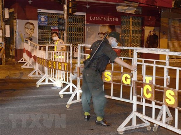 Suspenden servicios de transporte aéreo, ferroviario y terrestre con destino a Da Nang ảnh 1 Suspenden servicios de transporte aéreo, ferroviario y terrestre con destino a Da Nang ảnh 1
