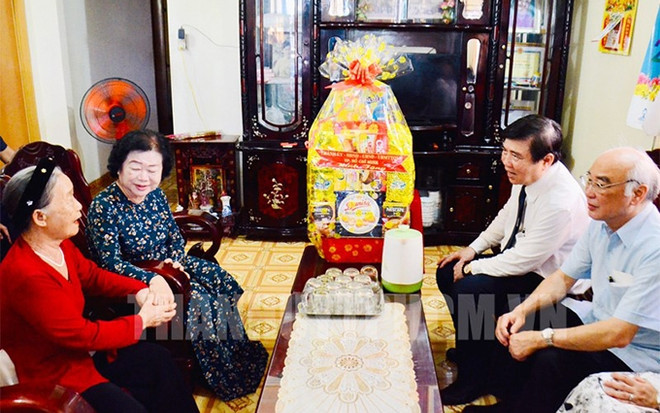 Entregan en Vietnam asistencias a beneficiarios de políticas preferenciales ảnh 1 Entregan en Vietnam asistencias a beneficiarios de políticas preferenciales ảnh 1