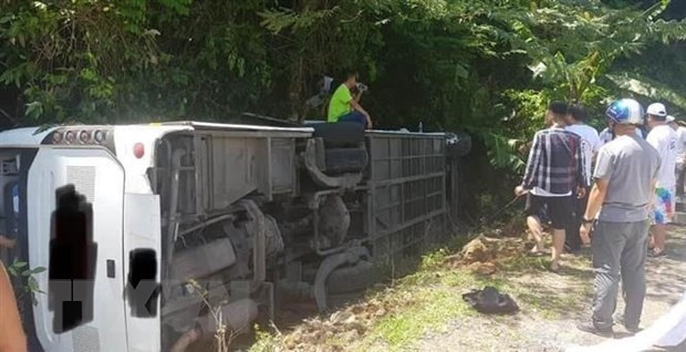 Accidente de autocar deja 13 muertos en provincia vietnamita ảnh 1 Accidente de autocar deja 13 muertos en provincia vietnamita ảnh 1