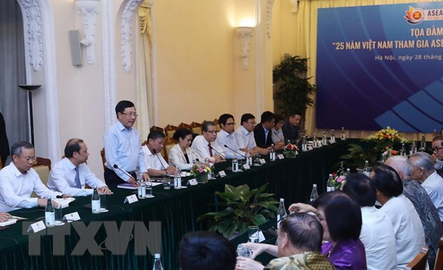 Efectúan coloquio sobre 25 años de incorporación de Vietnam a ASEAN ảnh 1 Efectúan coloquio sobre 25 años de incorporación de Vietnam a ASEAN ảnh 1