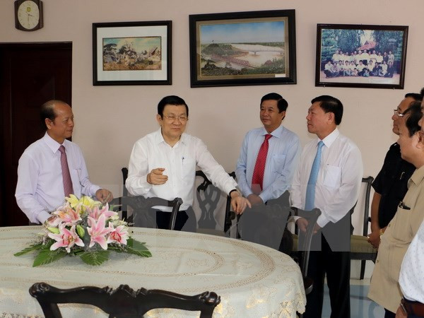 Presidente vietnamita visita Vinh Long en ocasión del Tet ảnh 1 Presidente vietnamita visita Vinh Long en ocasión del Tet ảnh 1