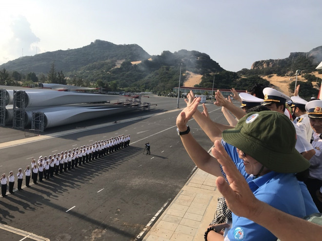 Parte cuarta delegación a visitar a soldados vietnamitas en Truong Sa ảnh 1 Parte cuarta delegación a visitar a soldados vietnamitas en Truong Sa ảnh 1