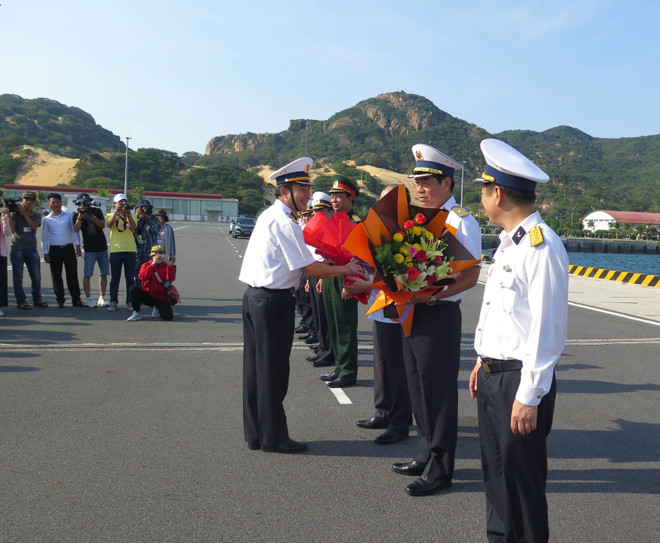 Parte cuarta delegación a visitar a soldados vietnamitas en Truong Sa ảnh 2 Parte cuarta delegación a visitar a soldados vietnamitas en Truong Sa ảnh 2