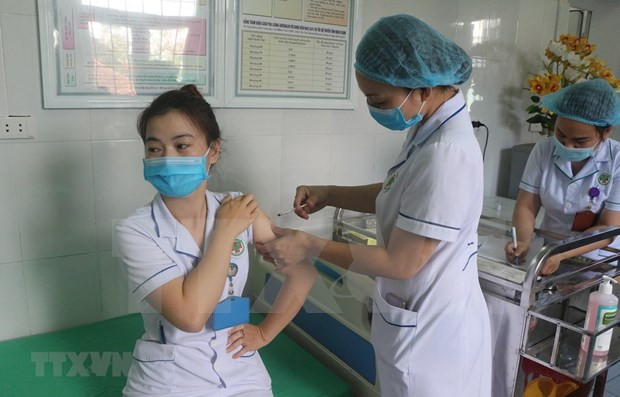 Casi 107 mil personas vacunadas contra COVID-19 en Vietnam ảnh 1 Casi 107 mil personas vacunadas contra COVID-19 en Vietnam ảnh 1