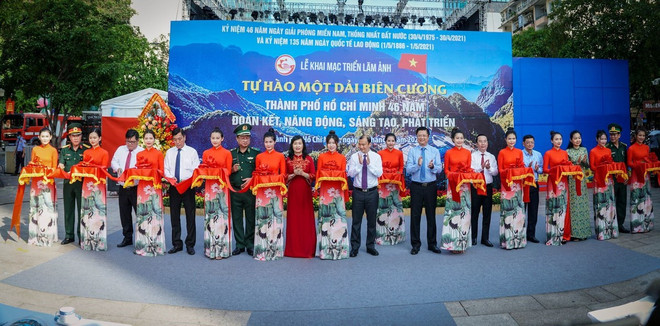 Abren exposición fotográfica en Ciudad Ho Chi Minh por aniversario 46 de la Reunificación Nacional ảnh 2 Abren exposición fotográfica en Ciudad Ho Chi Minh por aniversario 46 de la Reunificación Nacional ảnh 2