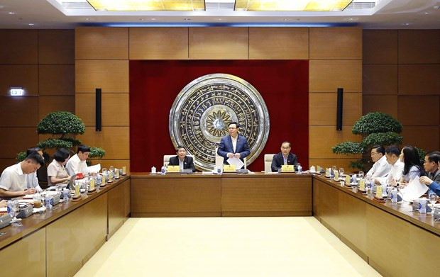 Valoran aportes de Comisión de Asuntos Económicos a logros del Parlamento vietnamita ảnh 2 Valoran aportes de Comisión de Asuntos Económicos a logros del Parlamento vietnamita ảnh 2