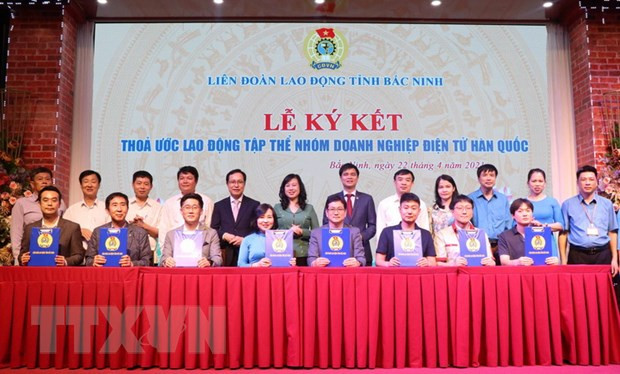 Empresas surcoreanas firman convenio colectivo de trabajo con trabajadores vietnamitas ảnh 1 Empresas surcoreanas firman convenio colectivo de trabajo con trabajadores vietnamitas ảnh 1