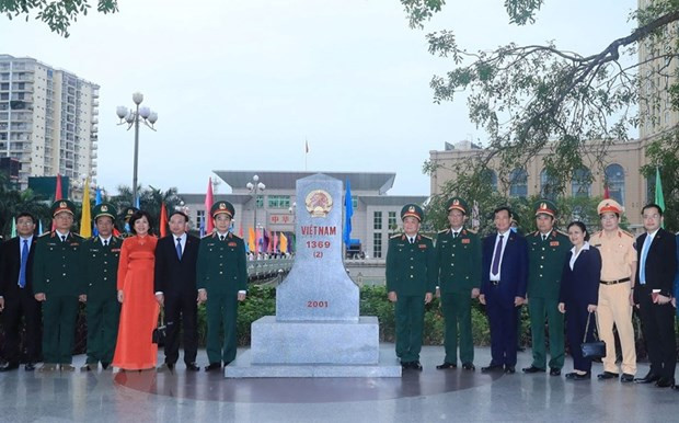 Efectúan intercambio amistoso de defensa fronteriza Vietnam-China ảnh 2 Efectúan intercambio amistoso de defensa fronteriza Vietnam-China ảnh 2