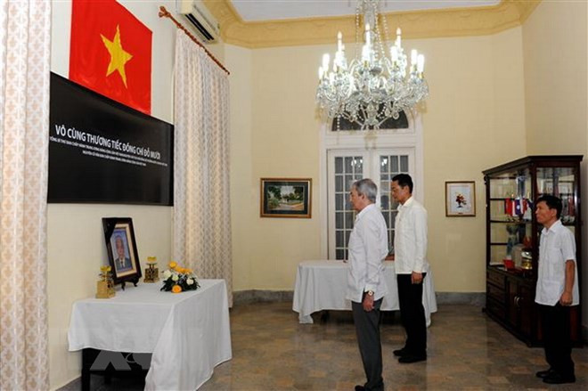 Efectúan en Cuba homenaje póstumo al ex secretario general Do Muoi ảnh 1 Efectúan en Cuba homenaje póstumo al ex secretario general Do Muoi ảnh 1