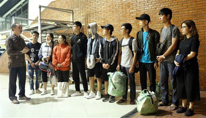 Llegan a Yakarta estudiantes vietnamitas atrapadas en Palu tras sismo ảnh 1 Llegan a Yakarta estudiantes vietnamitas atrapadas en Palu tras sismo ảnh 1