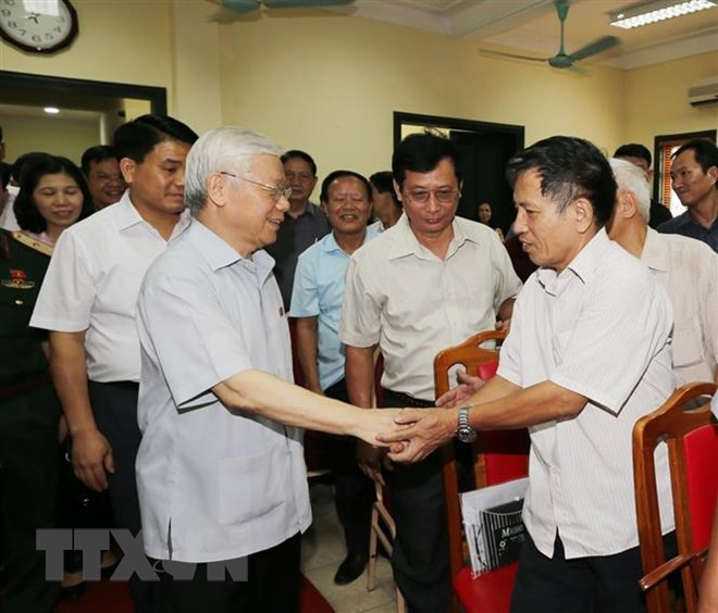 Dirigente partidista de Vietnam escucha propuestas de electores para próximas sesiones parlamentarias ảnh 1 Dirigente partidista de Vietnam escucha propuestas de electores para próximas sesiones parlamentarias ảnh 1