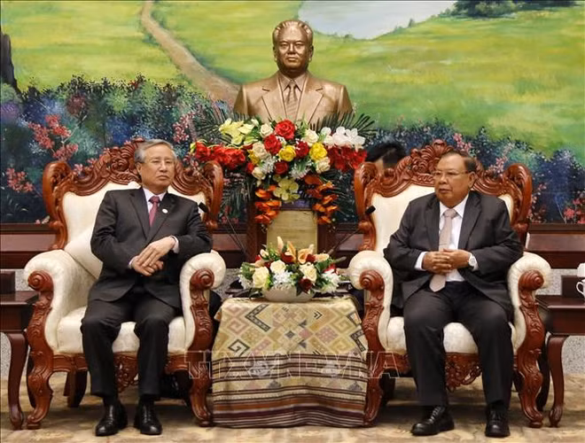 Robustecen nexos partidistas Vietnam- Laos ảnh 1