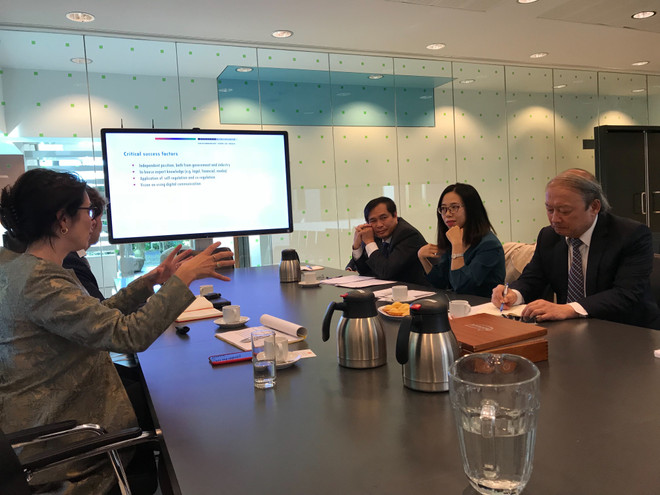Vietnam estudia experiencias de Países Bajos en desarrollo de las comunicaciones ảnh 1 Vietnam estudia experiencias de Países Bajos en desarrollo de las comunicaciones ảnh 1