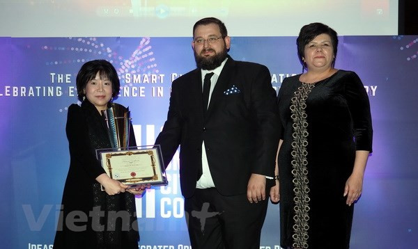 Primera vietnamita honrada con premio internacional sobre “Nación inteligente” ảnh 1