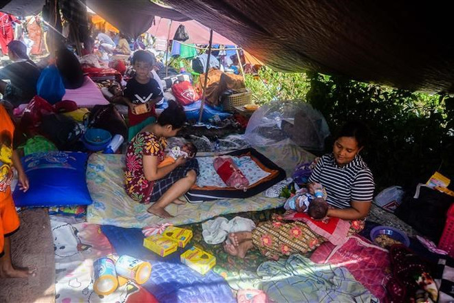 Comunidad internacional ayuda a sobrevivientes del sismo en Indonesia ảnh 1 Comunidad internacional ayuda a sobrevivientes del sismo en Indonesia ảnh 1