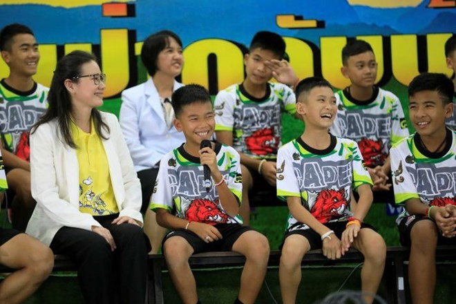 Viajarán a Argentina hoy niños tailandeses rescatados de cueva inundada en julio ảnh 1