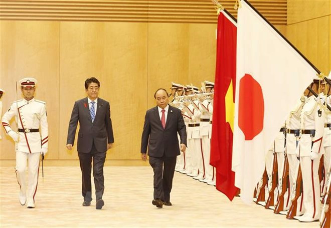 Efectúan acto de recibimiento oficial al premier vietnamita en Japón ảnh 1 Efectúan acto de recibimiento oficial al premier vietnamita en Japón ảnh 1