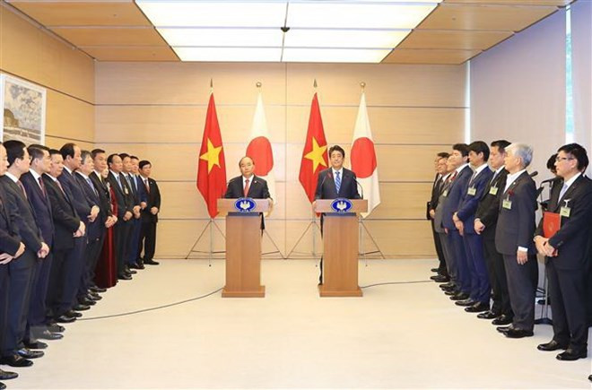Vietnam y Japón firman numerosos documentos de cooperación ảnh 1