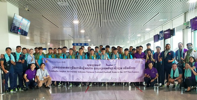 Selección vietnamita de fútbol llega a Camboya para SEA Games 32 ảnh 1 Selección vietnamita de fútbol llega a Camboya para SEA Games 32 ảnh 1