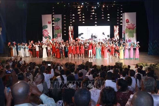 Programa artístico especial cierra visita del presidente del Parlamento a Cuba ảnh 1 Programa artístico especial cierra visita del presidente del Parlamento a Cuba ảnh 1