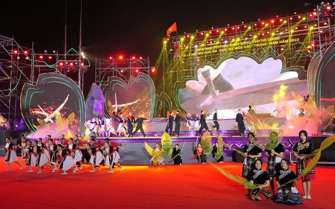 Inauguran en provincia vietnamita de Ha Giang festival de khen H'Mong ảnh 1 Inauguran en provincia vietnamita de Ha Giang festival de khen H'Mong ảnh 1