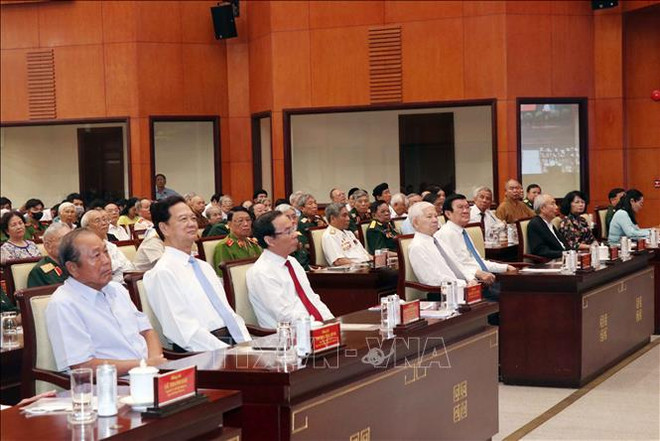Ciudad Ho Chi Minh conmemora 48 años de la Reunificación nacional ảnh 1