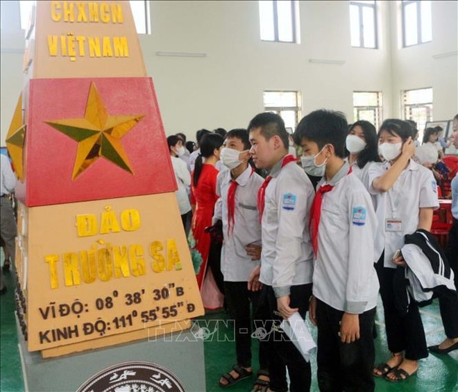 Celebran en provincia vietnamita exposición sobre Hoang Sa y Truong Sa ảnh 1 Celebran en provincia vietnamita exposición sobre Hoang Sa y Truong Sa ảnh 1