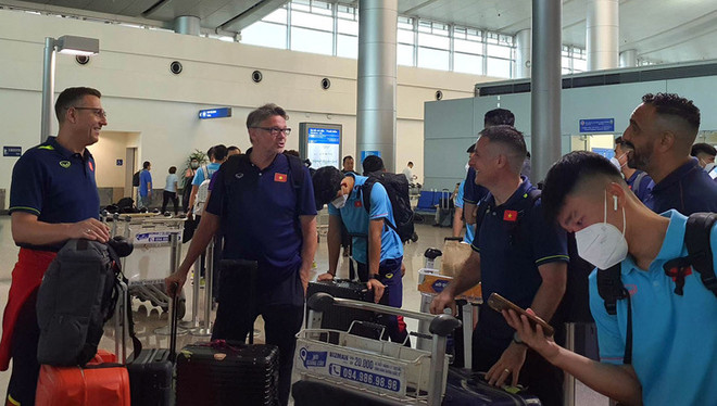 Selección vietnamita de fútbol llega a Camboya para SEA Games 32 ảnh 2 Selección vietnamita de fútbol llega a Camboya para SEA Games 32 ảnh 2