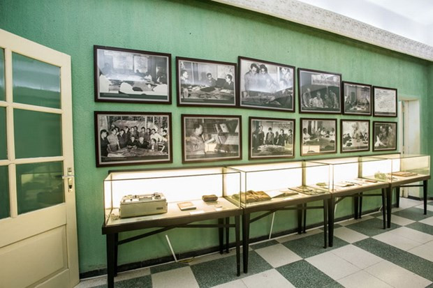 Exposición en Ciudadela Imperial de Thang Long conmemora 48 años de reunificación nacional ảnh 1 Exposición en Ciudadela Imperial de Thang Long conmemora 48 años de reunificación nacional ảnh 1