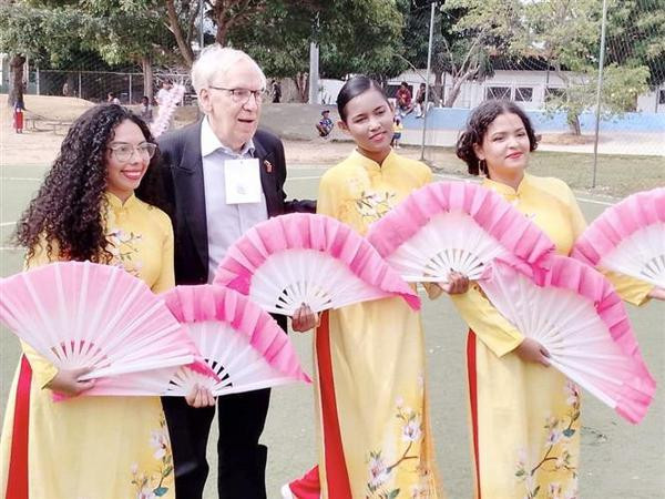 Fomentan Vietnam y Venezuela intercambio pueblo a pueblo ảnh 1 Fomentan Vietnam y Venezuela intercambio pueblo a pueblo ảnh 1