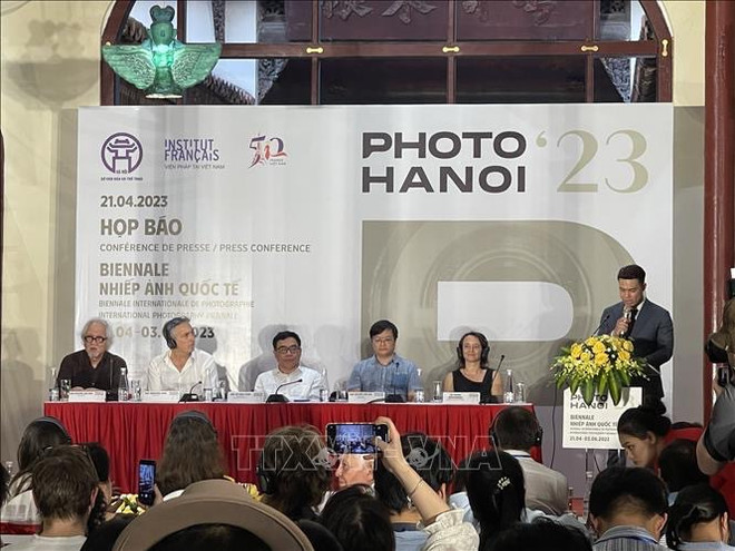 Efectúan en Hanoi un programa fotográfico para promover actividades creativas culturales ảnh 1 Efectúan en Hanoi un programa fotográfico para promover actividades creativas culturales ảnh 1