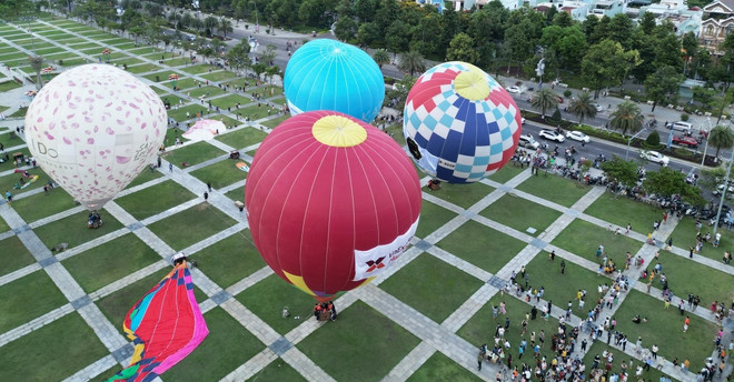 Efectúan festival de globos aerostáticos en la ciudad de Quy Nhon ảnh 2