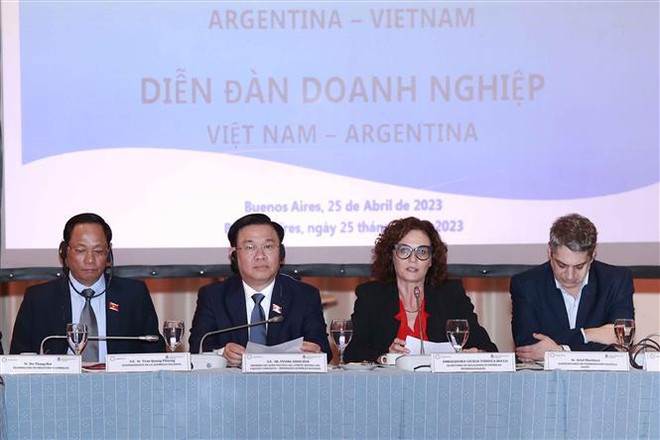 Titular del Parlamento vietnamita asiste al Foro empresarial Vietnam-Argentina ảnh 1 Titular del Parlamento vietnamita asiste al Foro empresarial Vietnam-Argentina ảnh 1
