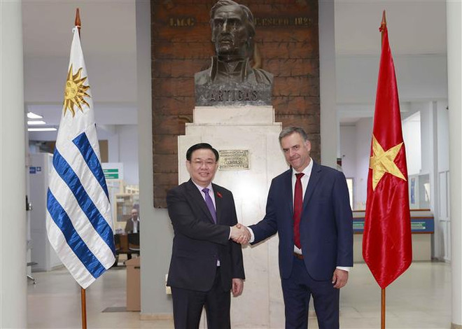 Presidente del Parlamento de Vietnam concluye agenda en Uruguay ảnh 1 Presidente del Parlamento de Vietnam concluye agenda en Uruguay ảnh 1