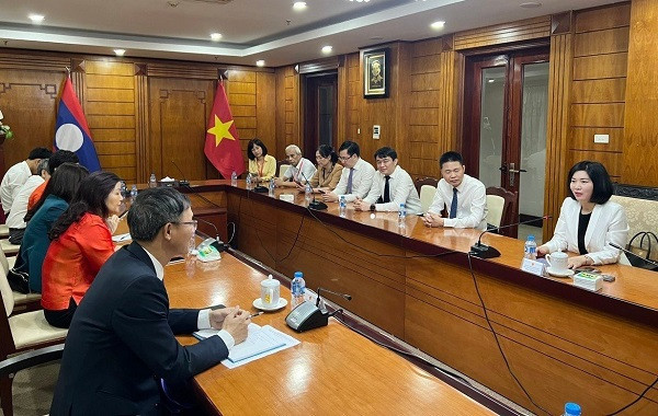 Delegación de ciudad de Hanoi realiza visita a Laos ảnh 1 Delegación de ciudad de Hanoi realiza visita a Laos ảnh 1