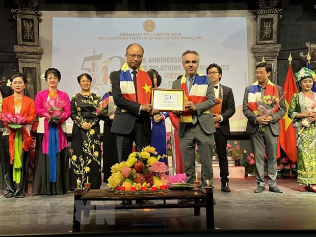 Conmemoran en París 50 años de relaciones diplomáticas Vietnam- Francia ảnh 1 Conmemoran en París 50 años de relaciones diplomáticas Vietnam- Francia ảnh 1