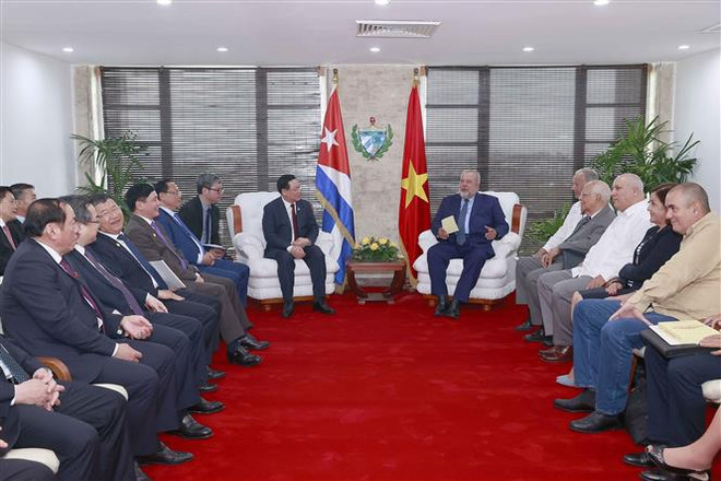 Titular parlamentario de Vietnam dialoga con primer ministro cubano ảnh 2
