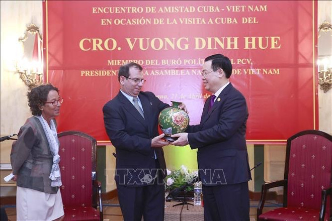 Lazos entre Vietnam y Cuba perduran por siempre, afirma presidente parlamentario ảnh 1 Lazos entre Vietnam y Cuba perduran por siempre, afirma presidente parlamentario ảnh 1