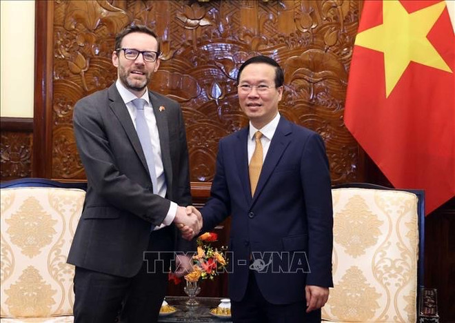 Presidente vietnamita recibe al nuevo embajador británico ảnh 1 Presidente vietnamita recibe al nuevo embajador británico ảnh 1