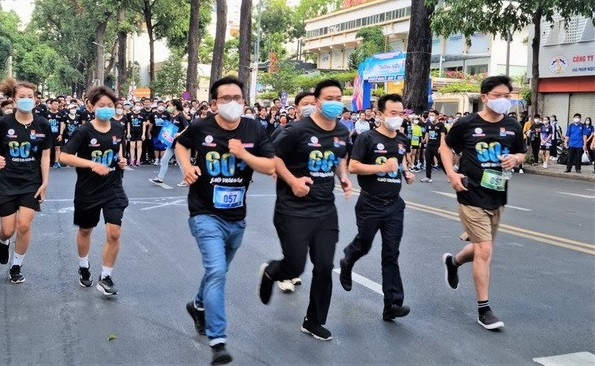 Jóvenes de Ciudad Ho Chi Minh participan en carrera por la Hora del Planeta 2022 ảnh 1 Jóvenes de Ciudad Ho Chi Minh participan en carrera por la Hora del Planeta 2022 ảnh 1