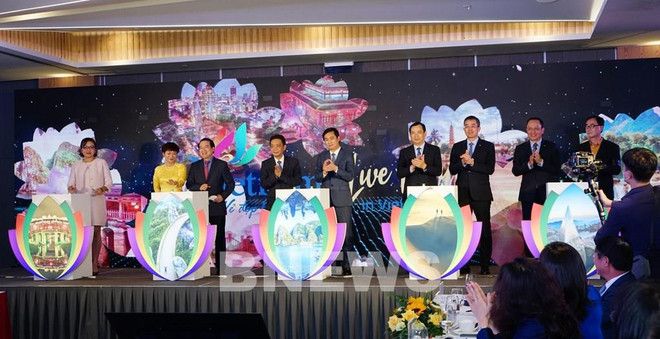 Firman acuerdo de cooperación para promover destino turístico de Quang Ninh ảnh 2 Firman acuerdo de cooperación para promover destino turístico de Quang Ninh ảnh 2