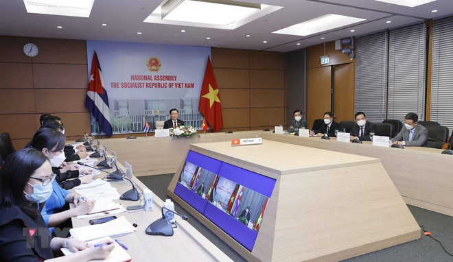 Presidente del Parlamento vietnamita sostiene conversaciones con su homólogo cubano ảnh 2 Presidente del Parlamento vietnamita sostiene conversaciones con su homólogo cubano ảnh 2