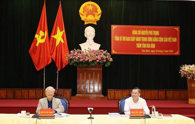 Máximo dirigente vietnamita exige reforzar lucha contra COVID-19 en provincia norteña ảnh 1 Máximo dirigente vietnamita exige reforzar lucha contra COVID-19 en provincia norteña ảnh 1