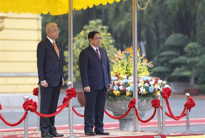 Primer ministro vietnamita da la bienvenida a su homólogo malasio ảnh 3 Primer ministro vietnamita da la bienvenida a su homólogo malasio ảnh 3