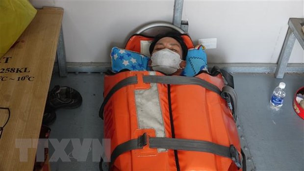 Rescatan a marinero vietnamita herido en accidente en aguas nacionales ảnh 1 Rescatan a marinero vietnamita herido en accidente en aguas nacionales ảnh 1